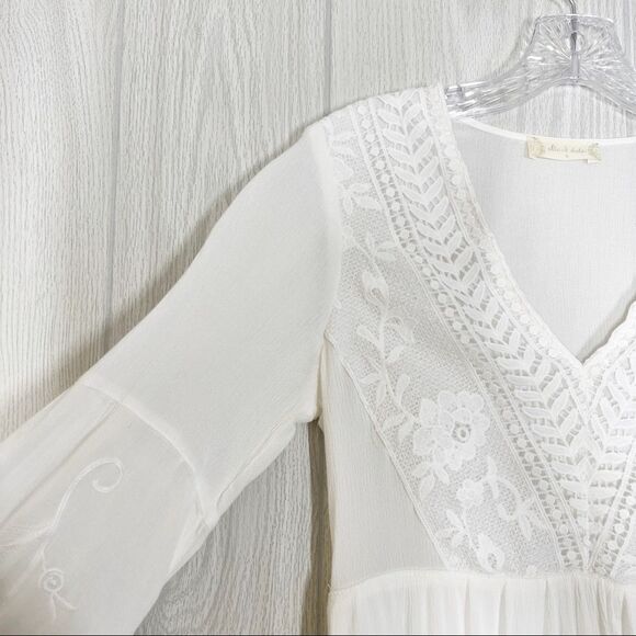 Altar'd State | White Floral Lace V-Neck Mini Dress Size Small - Picture 3 of 9